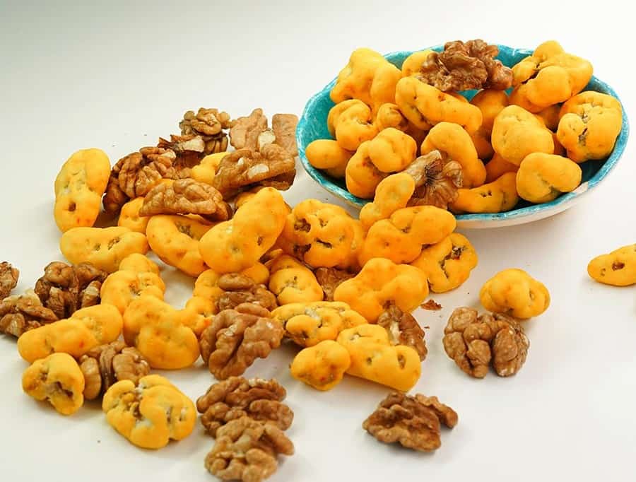 خرید نقل زعفرانی گردویی + قیمت فروش استثنایی